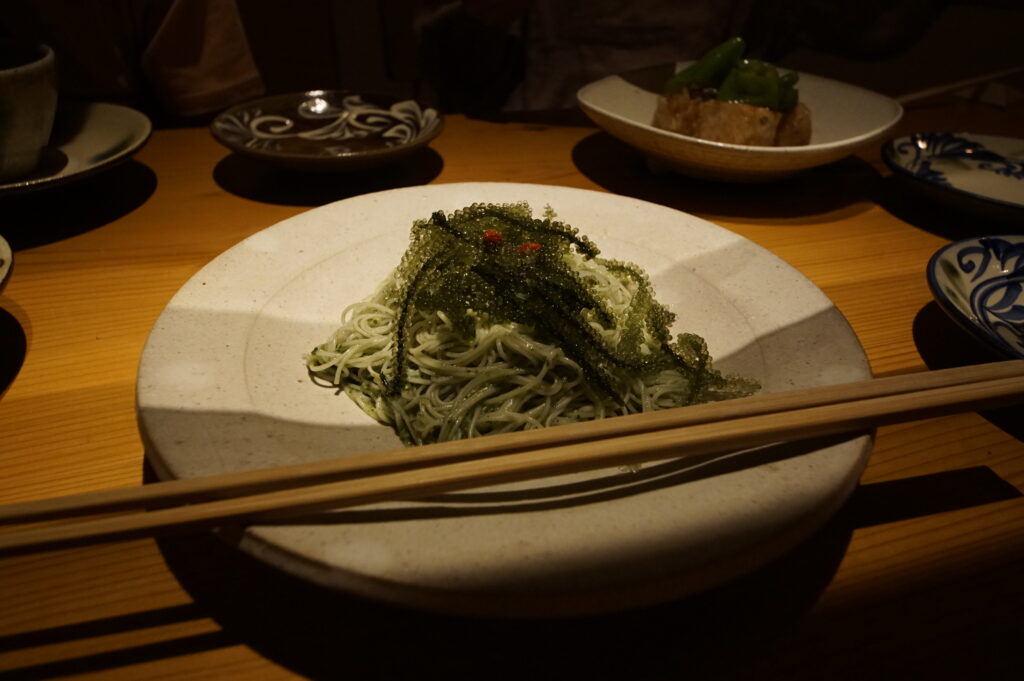 榮料理店（海ぶどうのそうめんの写真）